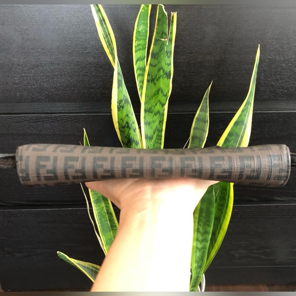 ❌SOLD❌ Authentic Fendi Zucchino Messenger Bag - Picture 16 of 16